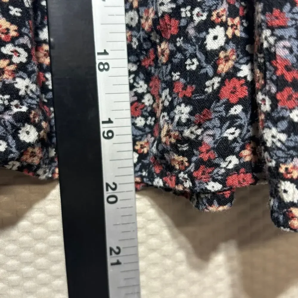 Paper Crane Black Floral Ruffle Sleeve Crop Top Blouse Women's Size Large - Picture 7 of 8